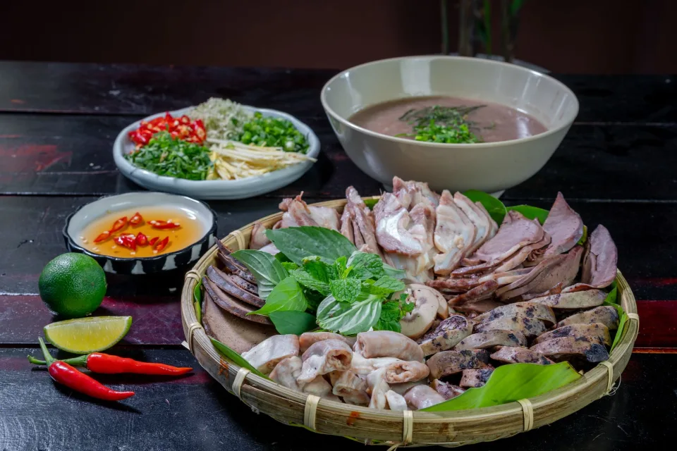Món ăn & đồ uống kèm theo